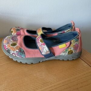 KEEN Girl’s 6 Harvest Floral Mary Janes Hot Coral